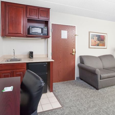 Holiday Inn & Suites Chicago-Carol Stream Wheaton By Ihg Exterior foto